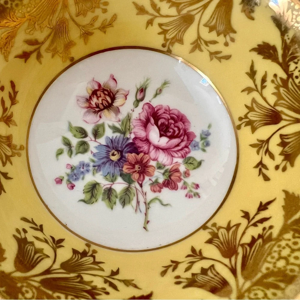 Paragon Majesty of‎ the Queen Pink Rose TeaCup Cup & Saucer Set Yellow Vtg Mint
